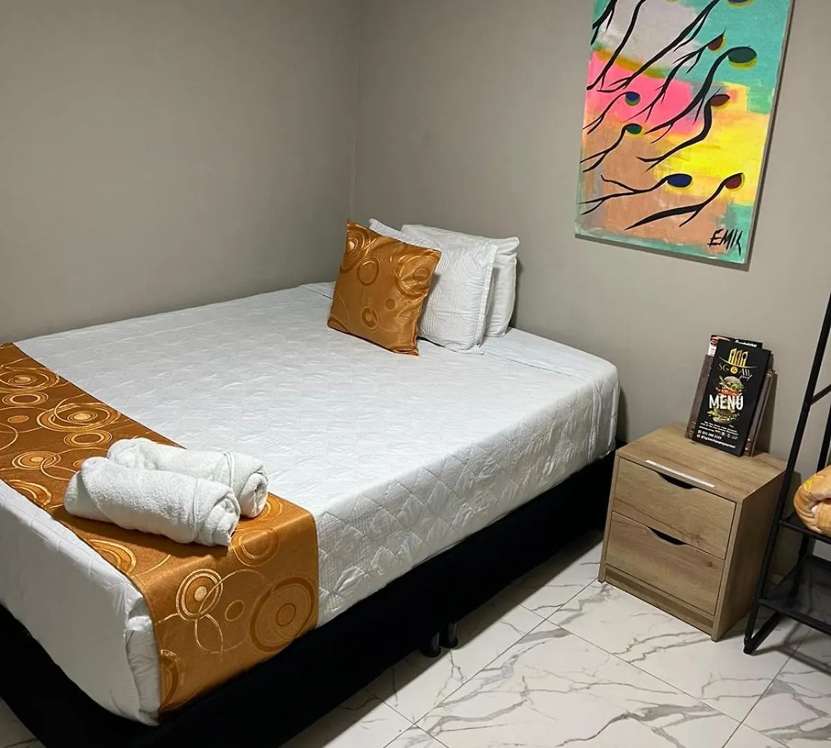 Hotel Luxem Μπογκοτά